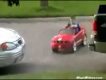 Vaikas su savo automobiliu parkuojasi geriau nei kaikurie suaugę