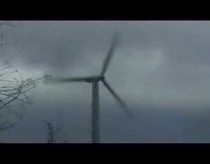 Vėjo malūnas neatlaiko audros - vėjo jėgainė