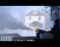 -40 CELSIUS WEATHER WITH BOILING WATER SHOT OUT OF A WATER GUN