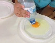 Egg splitting with plastic bottle