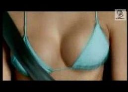 Nissan Pathfinder reklama su krūtimis